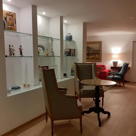 Apartament Charming Penthouse Lizbona